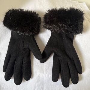 Elegant Black Fur-Trimmed Gloves